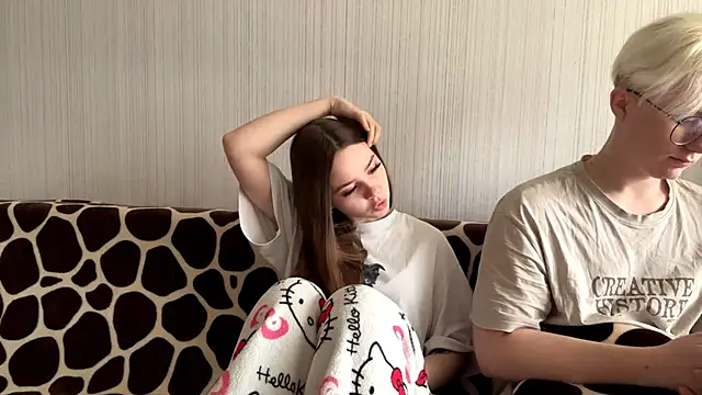 EhtelBiondi online show from 9, 4, 2026