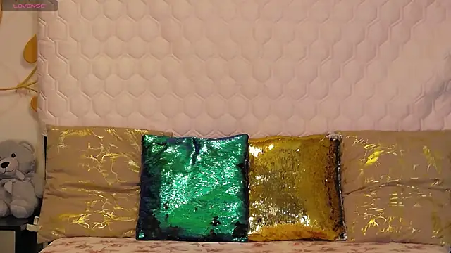 NicolleGrant online show from 20, 10, 2025