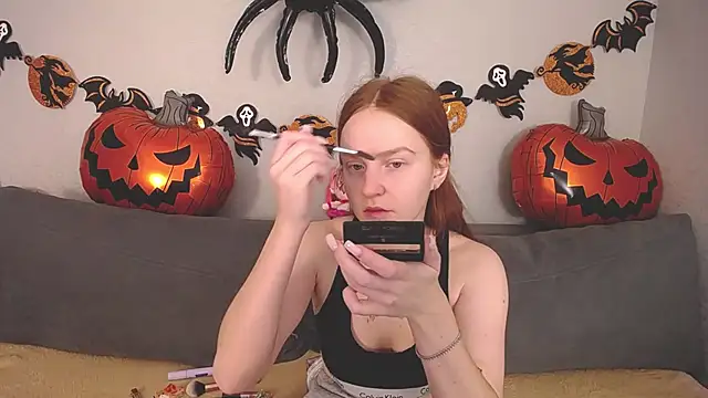 Evarey  online show from 31, 10, 2025