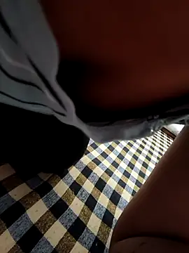 anshika0124 online show from 5, 11, 2025