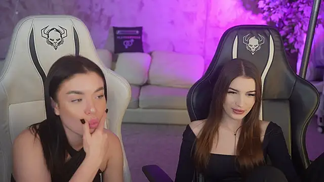 Snapshot of Jane_Love054 chatting on 1, 12, 2025 Jane Love054 online show from 1, 12, 2025