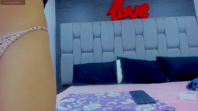 Snapshot of Abby-horny chatting on 8, 10, 2025 Abby-horny online show from 8, 10, 2025