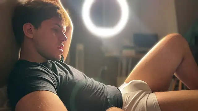 mynameischris online show from 8, 10, 2025