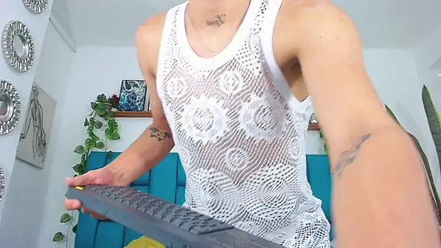 Snapshot of Brian_hot chatting on 29, 10, 2025 Brian hot online show from 29, 10, 2025