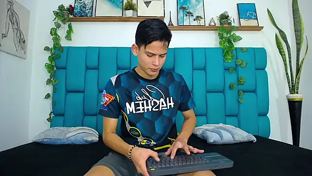 Snapshot of Brian_hot chatting on 4, 11, 2025 Brian hot online show from 4, 11, 2025