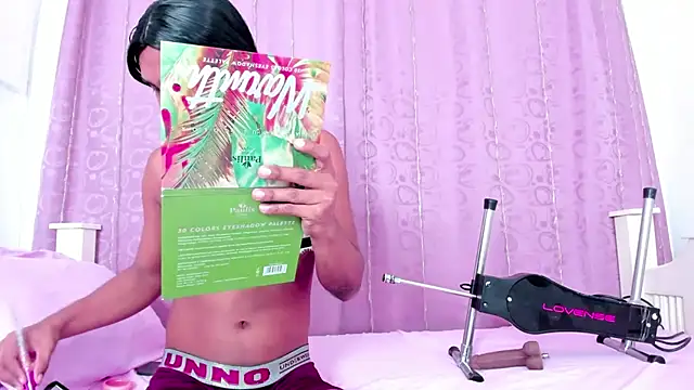 Snapshot of nahomy_smiith chatting on 21, 10, 2025 nahomy smiith online show from 21, 10, 2025