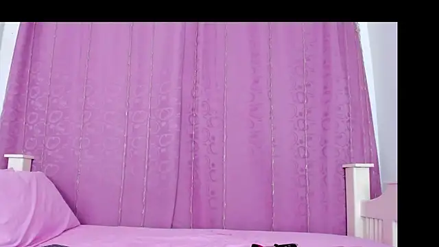 Snapshot of nahomy_smiith chatting on 7, 11, 2025 nahomy smiith online show from 7, 11, 2025