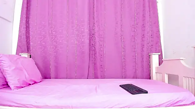 Snapshot of nahomy_smiith chatting on 16, 11, 2025 nahomy smiith online show from 16, 11, 2025