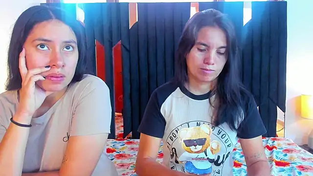 Sofy and Mia online show from 7, 10, 2025