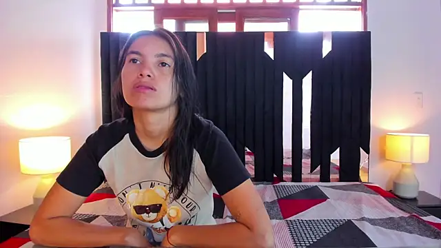 Sofy and Mia online show from 8, 11, 2025