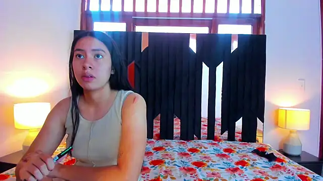 Sofy and Mia online show from 17, 10, 2025