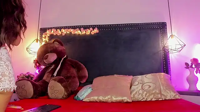 Emma Saylor online show from 31, 3, 2026