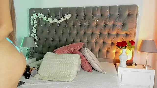 Emma Saylor online show from 5, 12, 2025