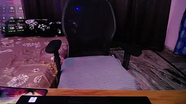 Snapshot of Hot_Hazel chatting on 22, 12, 2025 Hot Hazel online show from 22, 12, 2025