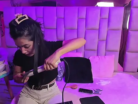 Gisell Squirt  online show from 19, 11, 2025