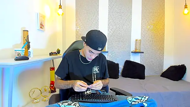 JacobBlackwell  online show from 18, 11, 2025