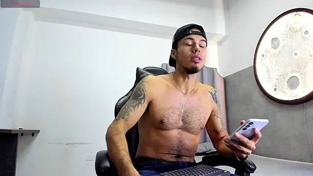 Snapshot of Rurik_Jones chatting on 21, 10, 2025 Rurik Jones online show from 21, 10, 2025