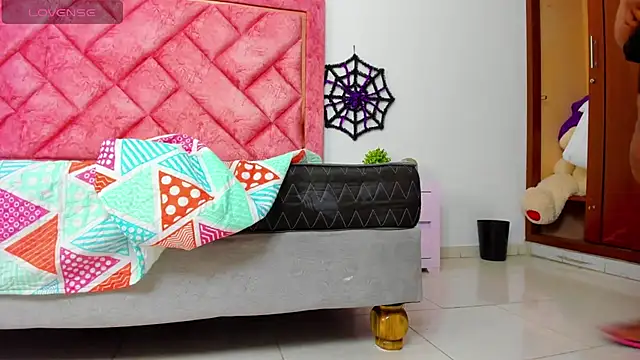 Bigasshott  online show from 27, 10, 2025