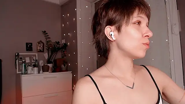 YourHotExSAndra online show from 13, 11, 2025