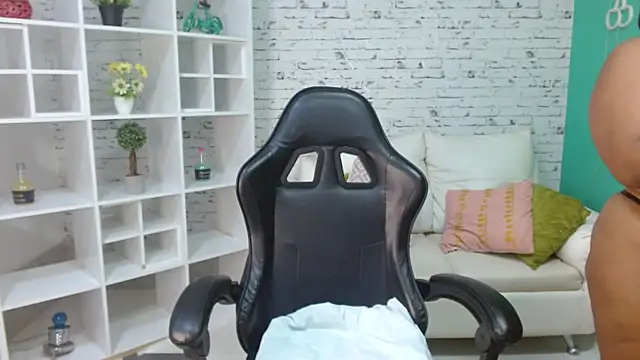 hannahjackson  online show from 13, 10, 2025