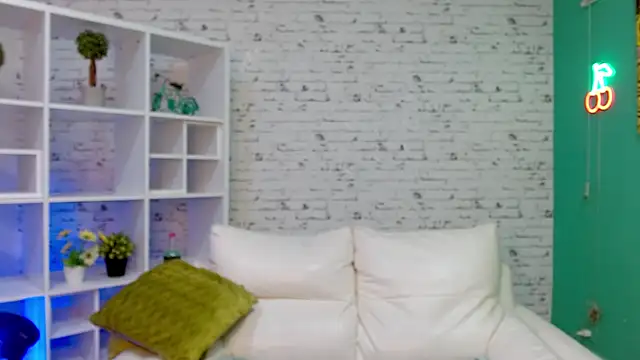 hannahjackson  online show from 15, 11, 2025