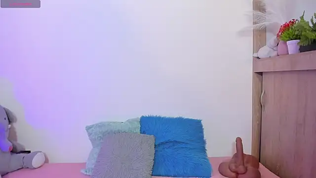 Snapshot of TianaGlow44 chatting on 14, 5, 2026 TianaGlow44 online show from 14, 5, 2026