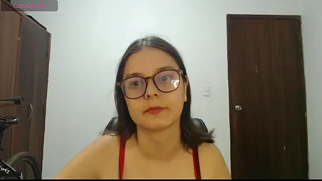 CarlaLorez online show from 28, 10, 2025