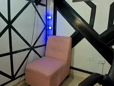 Snapshot of allison_mc chatting on 6, 2, 2026 allison mc online show from 6, 2, 2026