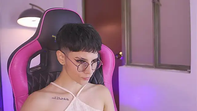 Giia Moretti  online show from 10, 10, 2025