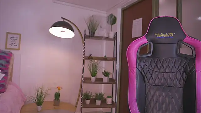 Giia Moretti  online show from 10, 11, 2025