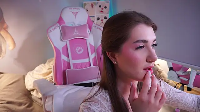 LureOfEva online show from 6, 3, 2026