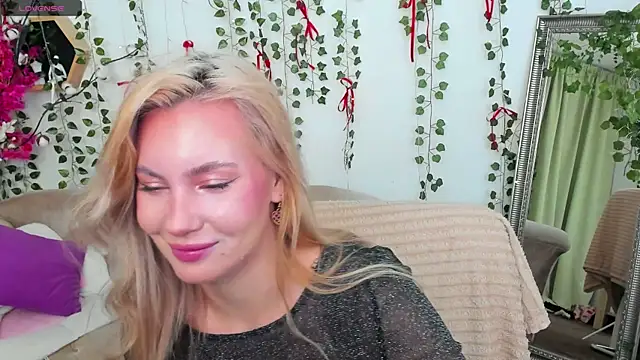  BellaClark online show from 1, 5, 2026