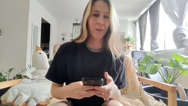 Snapshot of Inked_Snow_Muse chatting on 17, 11, 2025 Inked Snow Muse online show from 17, 11, 2025