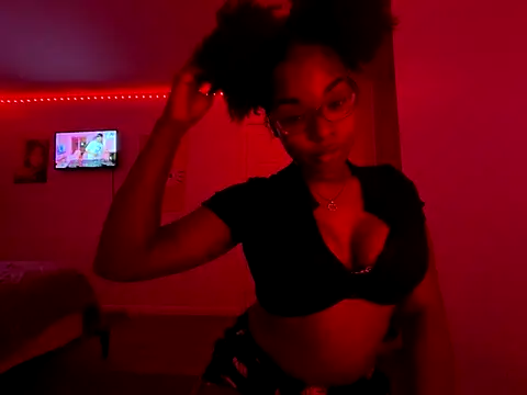 Snapshot of twerkaholic120 chatting on 8, 10, 2025 twerkaholic120 online show from 8, 10, 2025