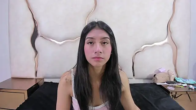 Mia clark18 online show from 4, 12, 2025