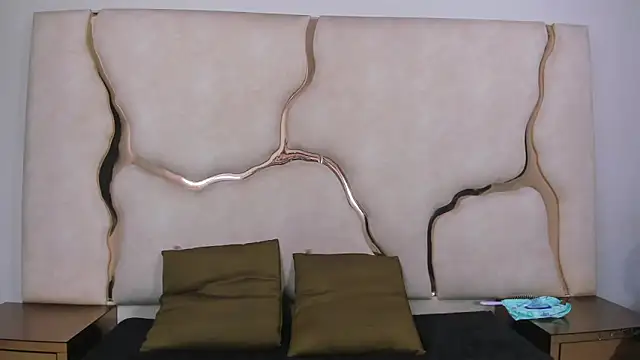 Mia clark18 online show from 5, 12, 2025