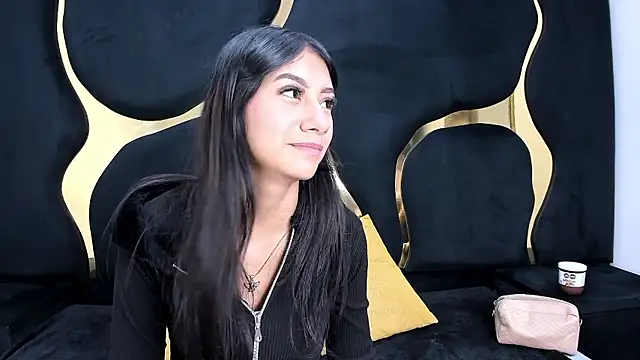 Mia clark18 online show from 13, 1, 2026