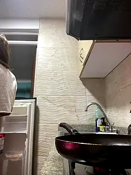 SiaraRealist online show from 8, 11, 2025