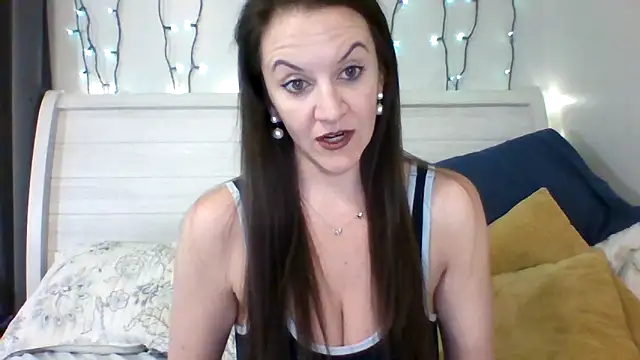 easy briezy online show from 10, 11, 2025