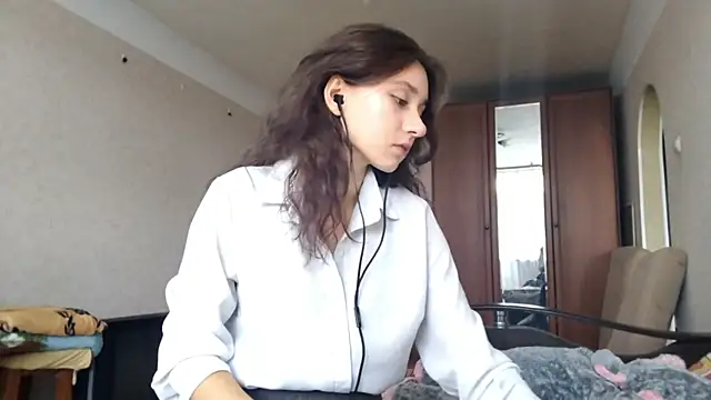 Snapshot of MiaLovelyOne chatting on 13, 10, 2025 MiaLovelyOne online show from 13, 10, 2025