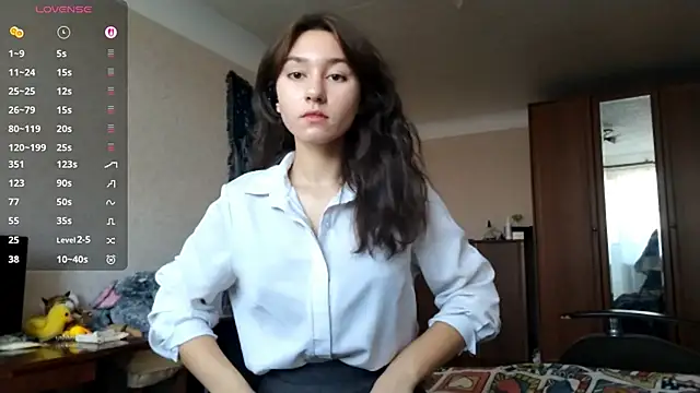 Snapshot of MiaLovelyOne chatting on 9, 11, 2025 MiaLovelyOne online show from 9, 11, 2025