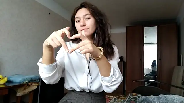 Snapshot of MiaLovelyOne chatting on 18, 10, 2025 MiaLovelyOne online show from 18, 10, 2025