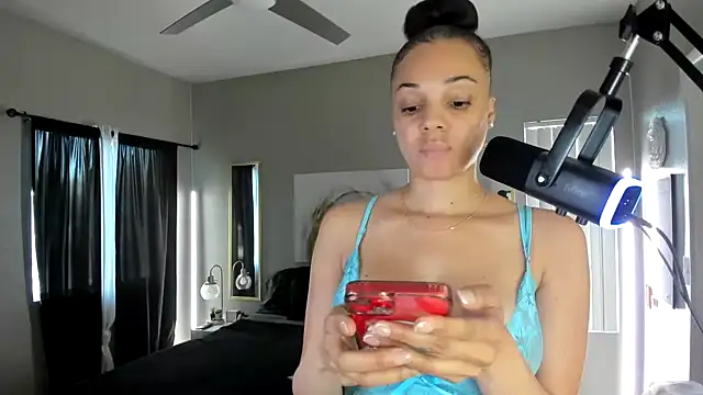 Snapshot of Myonnathegod chatting on 24, 11, 2025 Myonnathegod online show from 24, 11, 2025