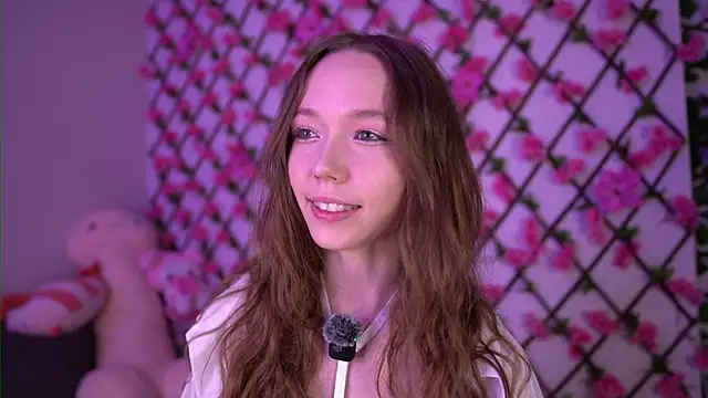 Petite Polly online show from 4, 11, 2025