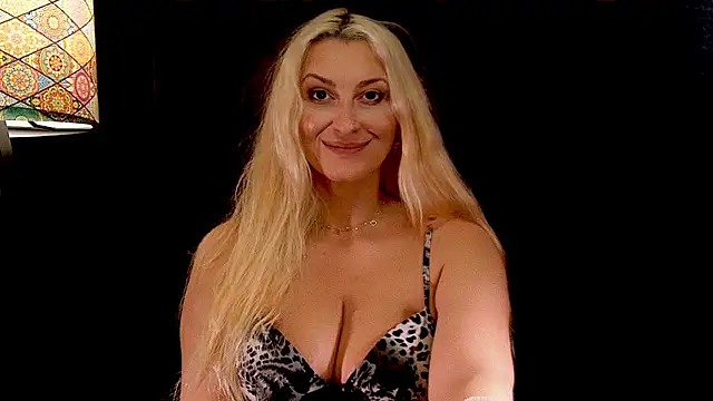 Snapshot of LeticiaReys chatting on 1, 11, 2025 LeticiaReys online show from 1, 11, 2025