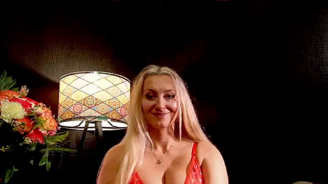 Snapshot of LeticiaReys chatting on 20, 10, 2025 LeticiaReys online show from 20, 10, 2025