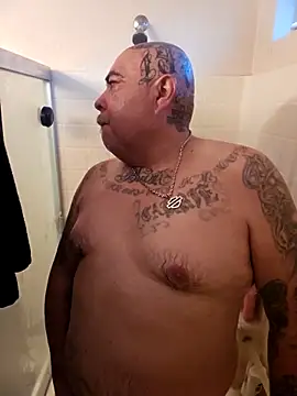 Snapshot of B1GLO chatting on 11, 11, 2025 B1GLO online show from 11, 11, 2025