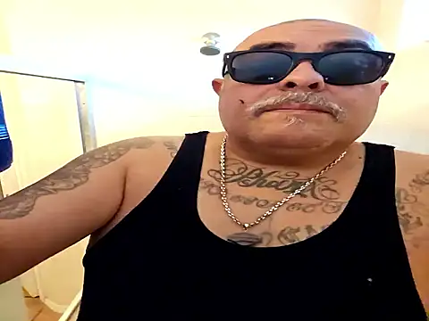 Snapshot of B1GLO chatting on 19, 12, 2025 B1GLO online show from 19, 12, 2025