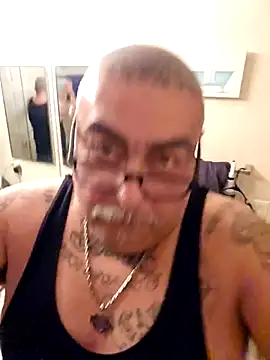 Snapshot of B1GLO chatting on 15, 12, 2025 B1GLO online show from 15, 12, 2025