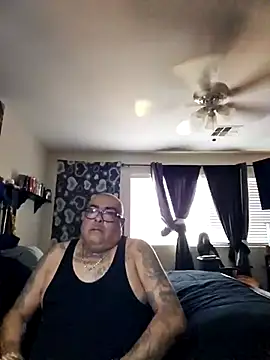 Snapshot of B1GLO chatting on 23, 11, 2025 B1GLO online show from 23, 11, 2025